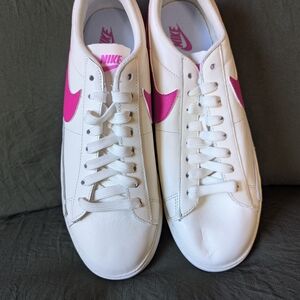 Nike Women's White and Pink Sneakers